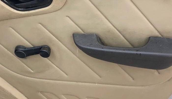 2016 Hyundai Eon D-LITE+, Petrol, Manual, 81,100 km, Driver Side Door Panels Control