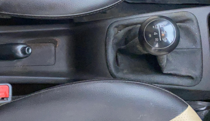 2015 Hyundai Eon ERA +, Petrol, Manual, 64,357 km, Gear Lever