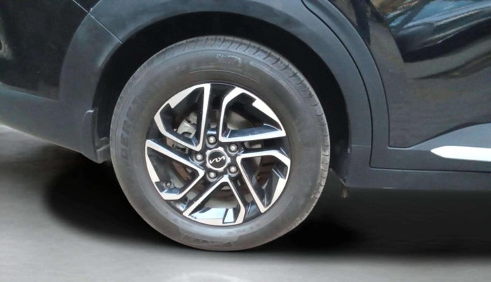 2024 KIA CARENS LUXURY PLUS 1.5 TURBO PETROL DCT 6 STR, Petrol, Automatic, 24,298 km, Right Rear Wheel