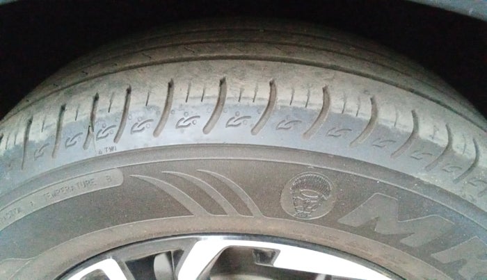 2024 KIA CARENS LUXURY PLUS 1.5 TURBO PETROL DCT 6 STR, Petrol, Automatic, 24,298 km, Left Front Tyre Tread