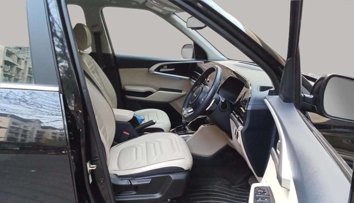 2024 KIA CARENS LUXURY PLUS 1.5 TURBO PETROL DCT 6 STR, Petrol, Automatic, 24,298 km, Right Side Front Door Cabin