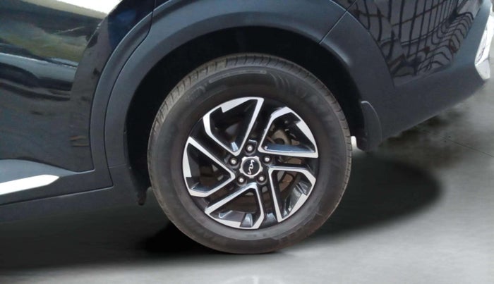 2024 KIA CARENS LUXURY PLUS 1.5 TURBO PETROL DCT 6 STR, Petrol, Automatic, 24,298 km, Left Rear Wheel