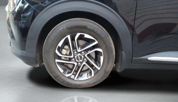 2024 KIA CARENS LUXURY PLUS 1.5 TURBO PETROL DCT 6 STR, Petrol, Automatic, 24,298 km, Left Front Wheel