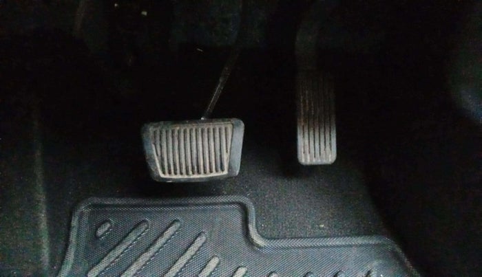 2024 KIA CARENS LUXURY PLUS 1.5 TURBO PETROL DCT 6 STR, Petrol, Automatic, 24,298 km, Pedals