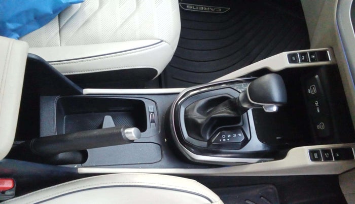 2024 KIA CARENS LUXURY PLUS 1.5 TURBO PETROL DCT 6 STR, Petrol, Automatic, 24,298 km, Gear Lever