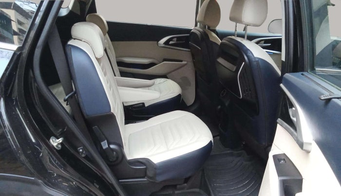 2024 KIA CARENS LUXURY PLUS 1.5 TURBO PETROL DCT 6 STR, Petrol, Automatic, 24,298 km, Right Side Rear Door Cabin