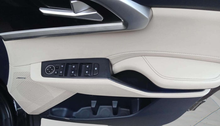 2024 KIA CARENS LUXURY PLUS 1.5 TURBO PETROL DCT 6 STR, Petrol, Automatic, 24,298 km, Driver Side Door Panels Control