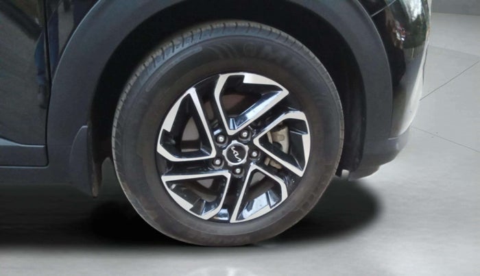 2024 KIA CARENS LUXURY PLUS 1.5 TURBO PETROL DCT 6 STR, Petrol, Automatic, 24,298 km, Right Front Wheel