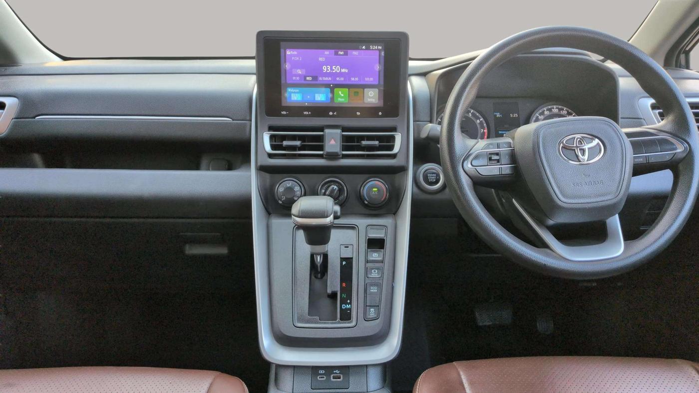 2024 Toyota INNOVA HYCROSS GX 8 STR, Petrol, Automatic, 29,078 km, Air Conditioner