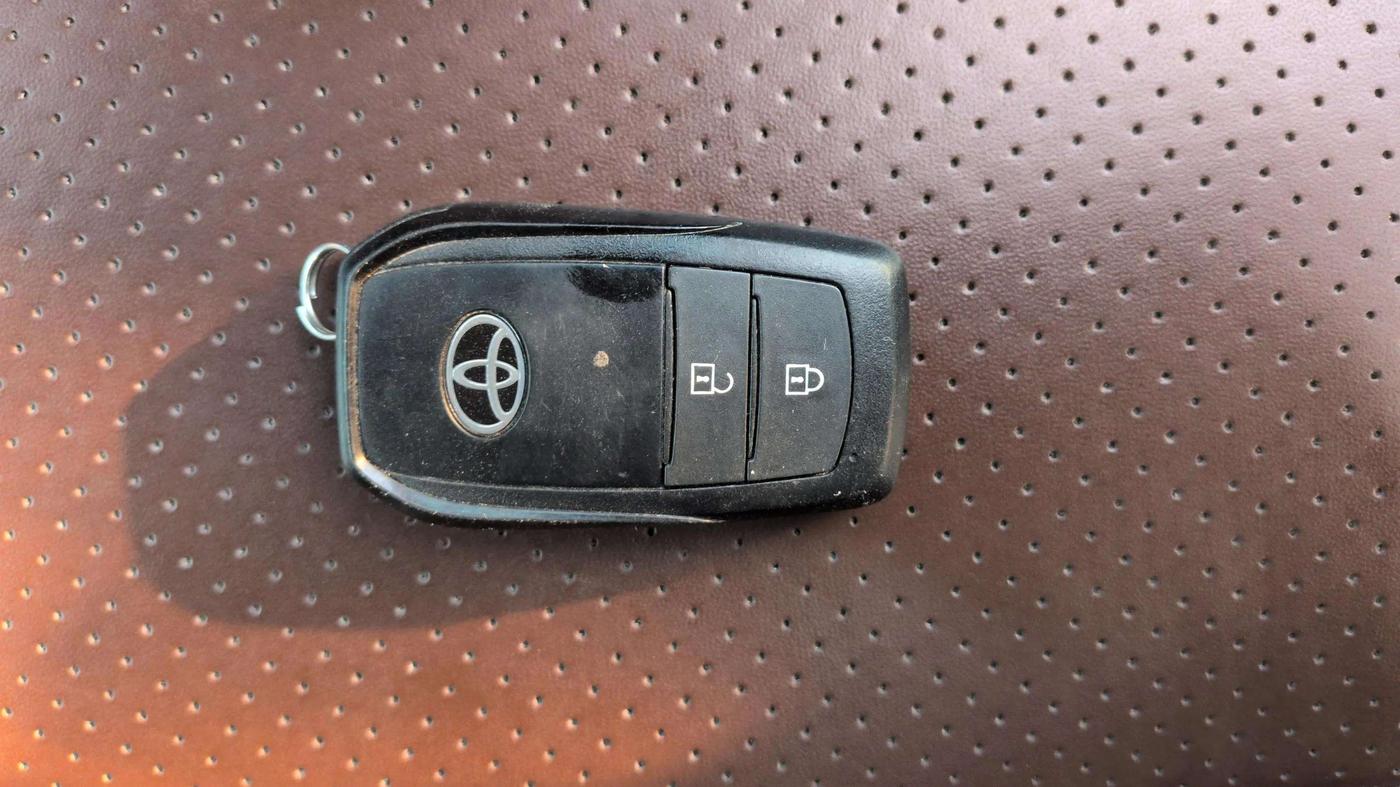 2024 Toyota INNOVA HYCROSS GX 8 STR, Petrol, Automatic, 29,078 km, Key Close Up