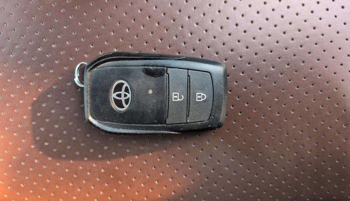 2024 Toyota INNOVA HYCROSS GX 8 STR, Petrol, Automatic, 29,078 km, Key Close Up