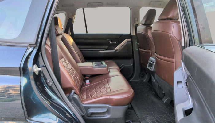 2024 Toyota INNOVA HYCROSS GX 8 STR, Petrol, Automatic, 29,078 km, Right Side Rear Door Cabin