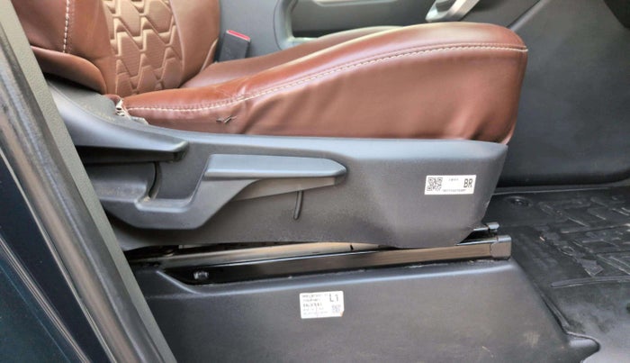 2024 Toyota INNOVA HYCROSS GX 8 STR, Petrol, Automatic, 29,078 km, Driver Side Adjustment Panel