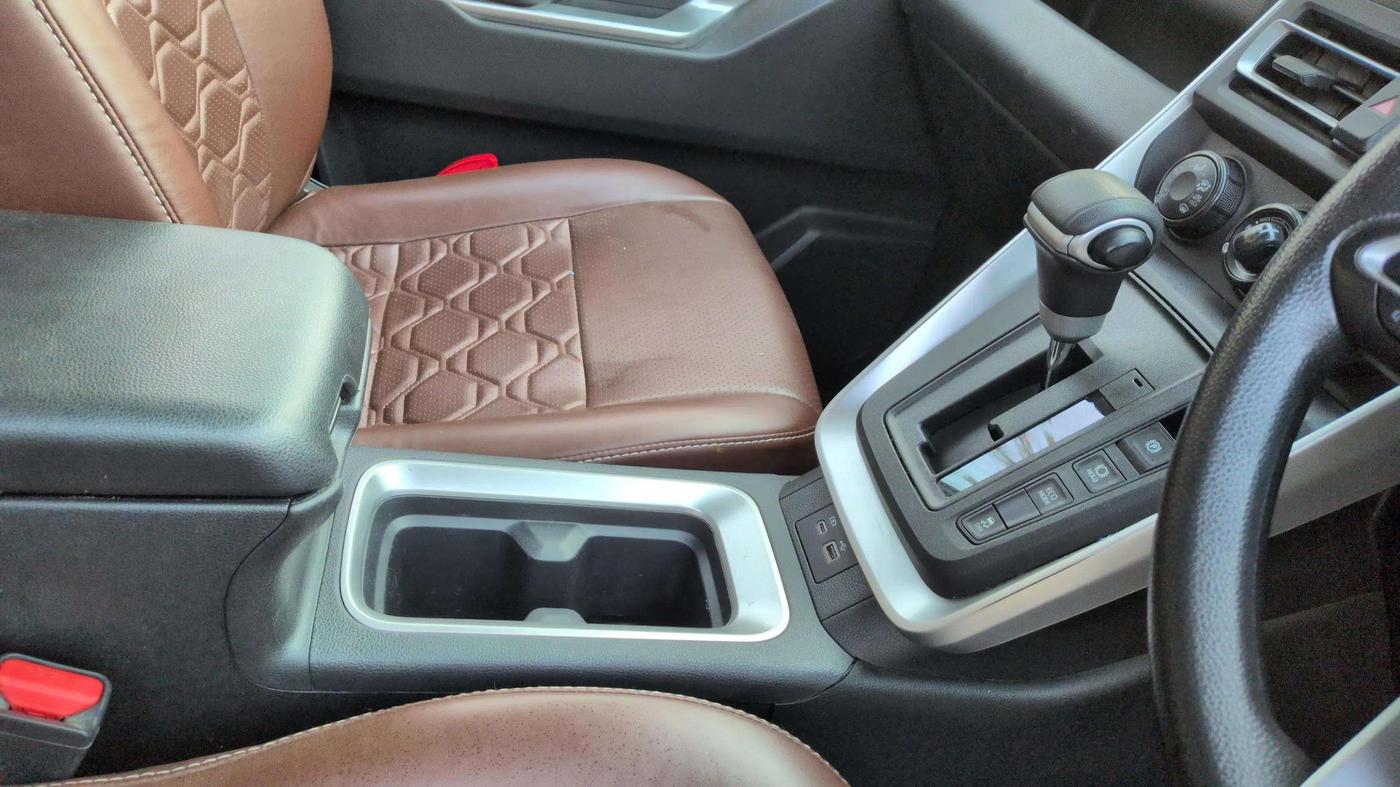 2024 Toyota INNOVA HYCROSS GX 8 STR, Petrol, Automatic, 29,078 km, Gear Lever