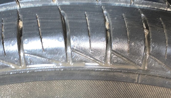 2021 Maruti Alto LXI CNG, CNG, Manual, 3,208 km, Right Rear Tyre Tread