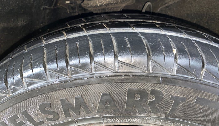 2021 Maruti Alto LXI CNG, CNG, Manual, 3,208 km, Right Front Tyre Tread