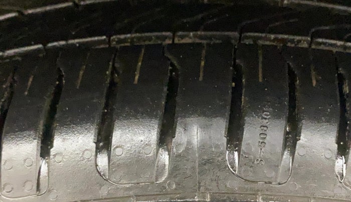 2021 MG HECTOR PLUS SMART 2.0 DIESEL TURBO MT 7-STR, Diesel, Manual, 58,717 km, Right Front Tyre Tread