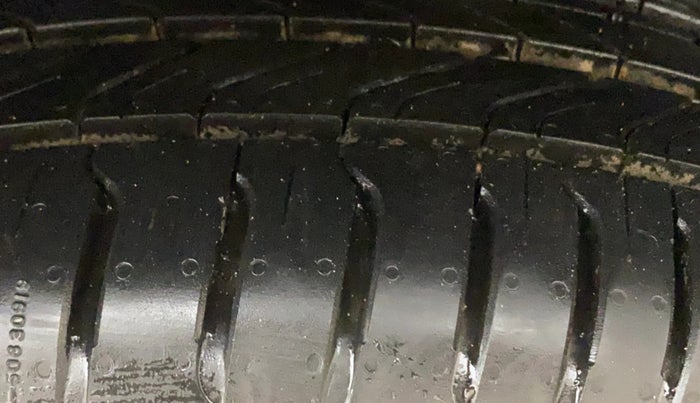 2021 MG HECTOR PLUS SMART 2.0 DIESEL TURBO MT 7-STR, Diesel, Manual, 58,717 km, Left Rear Tyre Tread