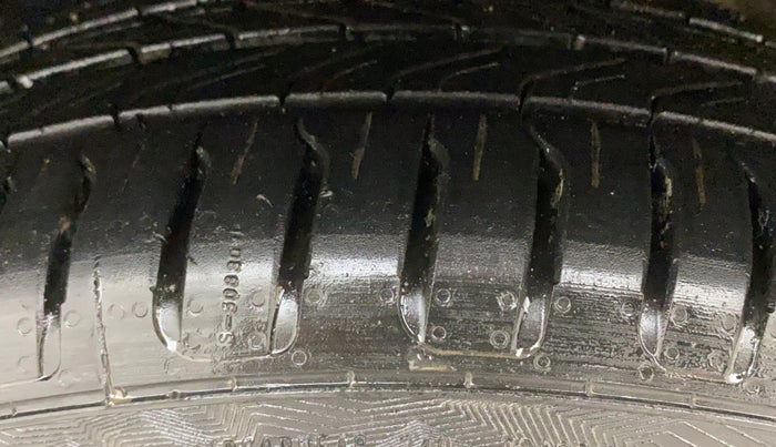 2021 MG HECTOR PLUS SMART 2.0 DIESEL TURBO MT 7-STR, Diesel, Manual, 58,717 km, Left Front Tyre Tread