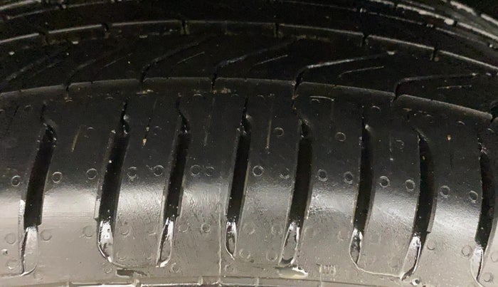 2021 MG HECTOR PLUS SMART 2.0 DIESEL TURBO MT 7-STR, Diesel, Manual, 58,717 km, Right Rear Tyre Tread