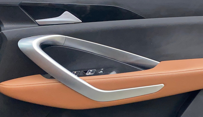 2021 MG HECTOR PLUS SMART 2.0 DIESEL TURBO MT 7-STR, Diesel, Manual, 58,717 km, Driver Side Door Panels Control