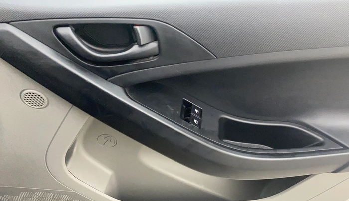 2018 Tata NEXON XE DIESEL, Diesel, Manual, 61,900 km, Driver Side Door Panels Control