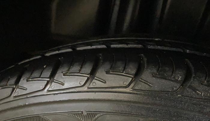 2020 Maruti Ciaz DELTA 1.5 SHVS MT PETROL, Petrol, Manual, 93,832 km, Right Rear Tyre Tread