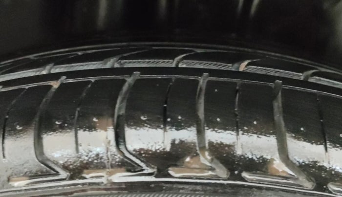 2017 Maruti Ciaz ALPHA 1.4 PETROL, Petrol, Manual, 90,075 km, Right Rear Tyre Tread