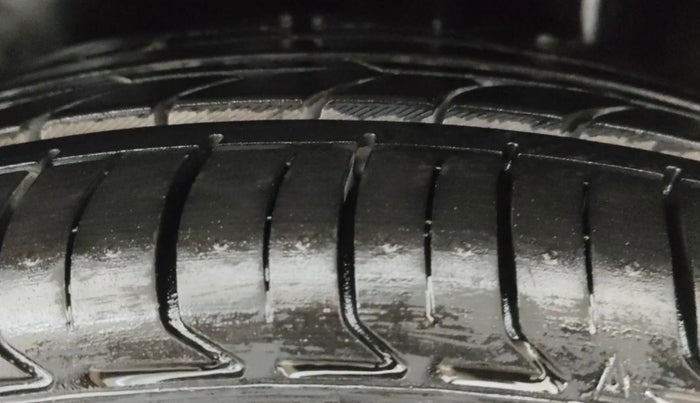 2017 Maruti Ciaz ALPHA 1.4 PETROL, Petrol, Manual, 90,075 km, Left Rear Tyre Tread