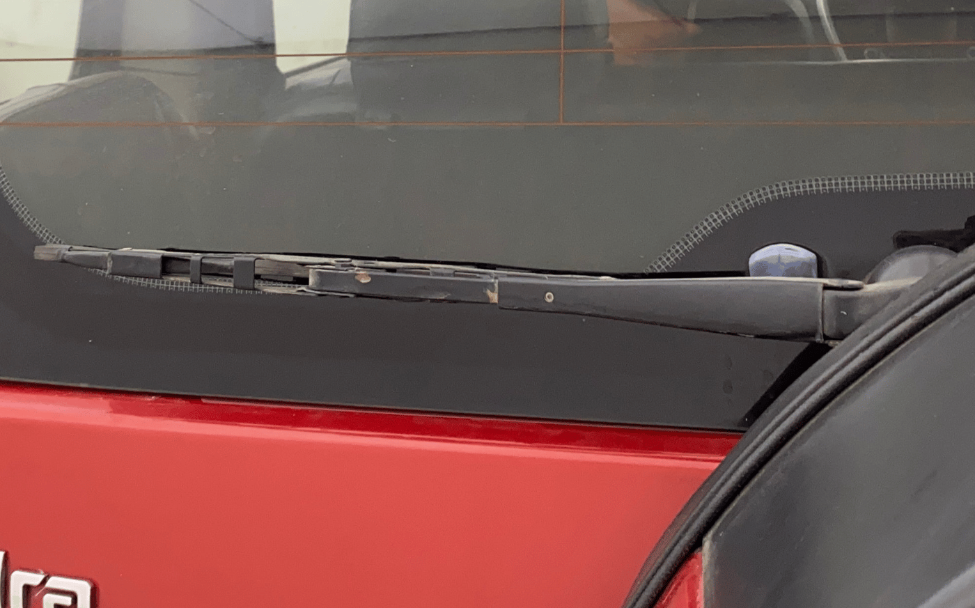 2017 Mahindra TUV300 T8 AMT, Diesel, Automatic, 1,35,641 km, Rear Wiper