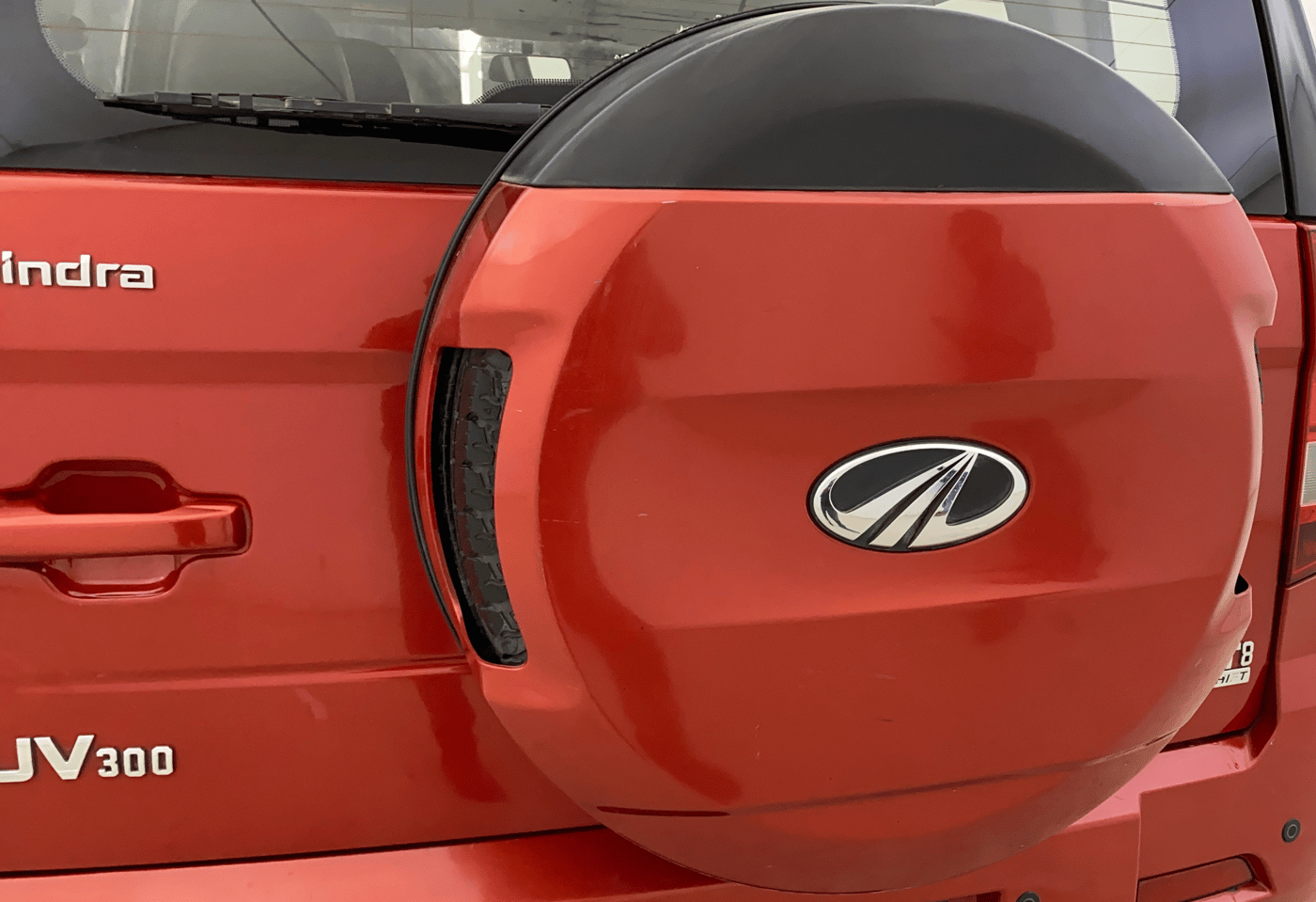 2017 Mahindra TUV300 T8 AMT, Diesel, Automatic, 1,35,641 km, Spare Tyre