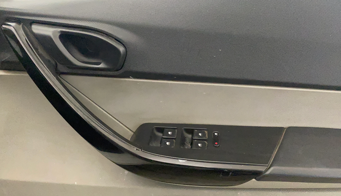 2017 Tata Tiago XT PETROL, Petrol, Manual, 70,942 km, Driver Side Door Panels Control