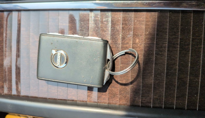 2018 Volvo XC 90 D5 MOMENTUM, Diesel, Automatic, 84,088 km, Key Close Up