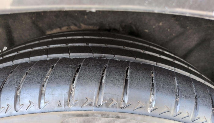 2018 Volvo XC 90 D5 MOMENTUM, Diesel, Automatic, 84,088 km, Right Front Tyre Tread