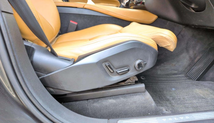 2018 Volvo XC 90 D5 MOMENTUM, Diesel, Automatic, 84,088 km, Driver Side Adjustment Panel