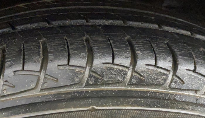 2018 Maruti Baleno DELTA PETROL 1.2, Petrol, Manual, 39,329 km, Right Front Tyre Tread