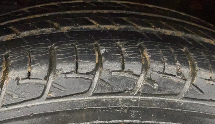 2018 Maruti Baleno DELTA PETROL 1.2, Petrol, Manual, 39,329 km, Left Front Tyre Tread