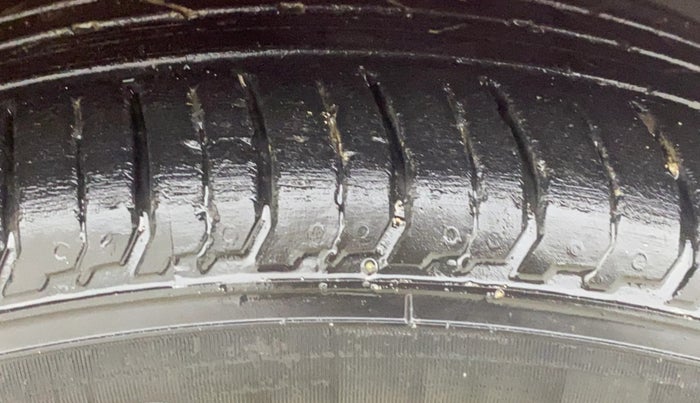 2023 Hyundai NEW I20 ASTA (O) 1.2 IVT, Petrol, Automatic, 16,175 km, Right Front Tyre Tread