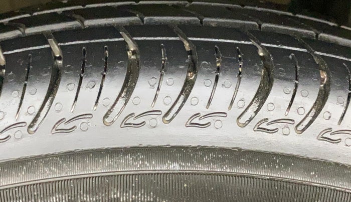 2019 Maruti New Wagon-R VXI 1.0, Petrol, Manual, 70,949 km, Right Front Tyre Tread