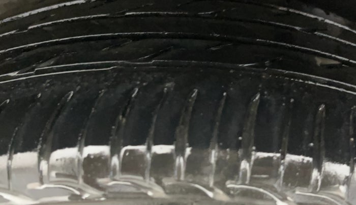 2014 Hyundai Xcent SX 1.2 (O), Petrol, Manual, 1,02,924 km, Left Rear Tyre Tread