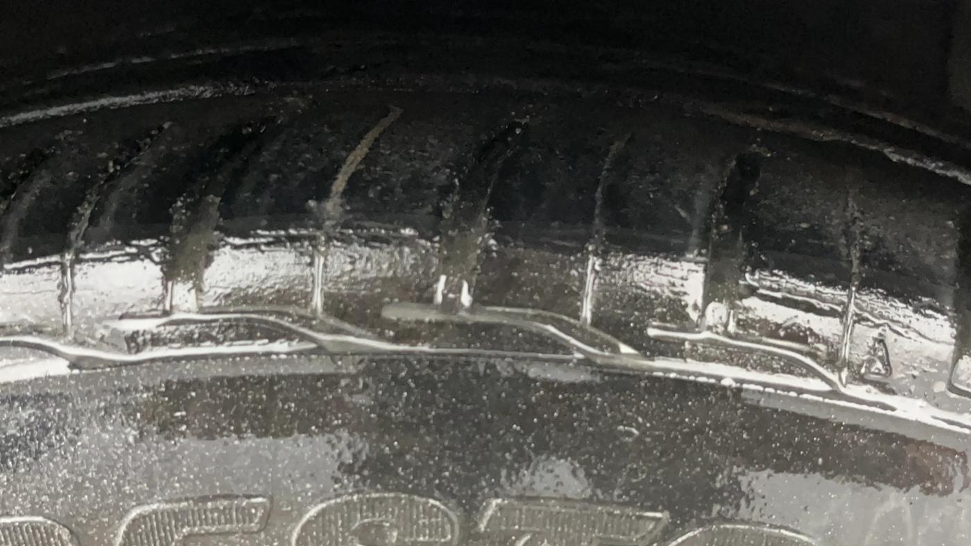 2014 Hyundai Xcent SX 1.2 (O), Petrol, Manual, 1,02,924 km, Right Front Tyre Tread