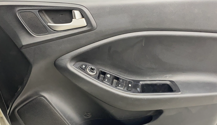 2019 Hyundai Elite i20 SPORTZ PLUS 1.2 DUAL TONE, Petrol, Manual, 23,356 km, Driver Side Door Panels Control