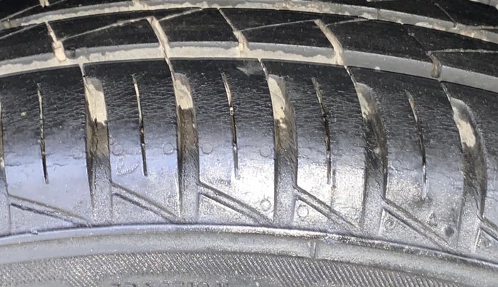 2021 Renault Kwid RXT 1.0 AMT (O), Petrol, Automatic, 24,832 km, Left Rear Tyre Tread