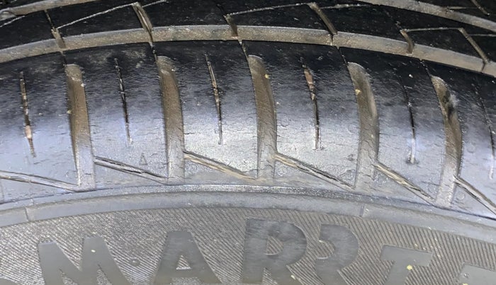 2021 Renault Kwid RXT 1.0 AMT (O), Petrol, Automatic, 24,832 km, Right Rear Tyre Tread