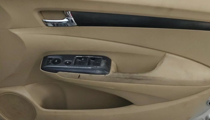 2013 Honda City 1.5L I-VTEC V MT, Petrol, Manual, 1,00,391 km, Driver Side Door Panels Control