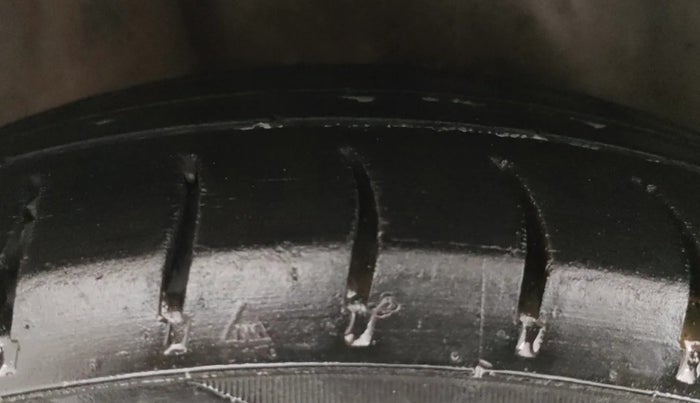 2014 Honda Amaze 1.2L I-VTEC SX, Petrol, Manual, 1,17,644 km, Right Rear Tyre Tread