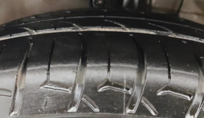 2014 Honda Amaze 1.2L I-VTEC SX, Petrol, Manual, 1,17,644 km, Left Front Tyre Tread