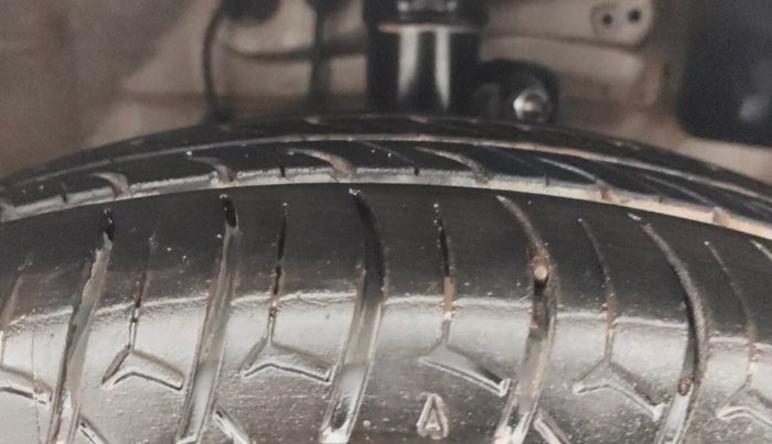 2014 Honda Amaze 1.2L I-VTEC SX, Petrol, Manual, 1,17,644 km, Right Front Tyre Tread