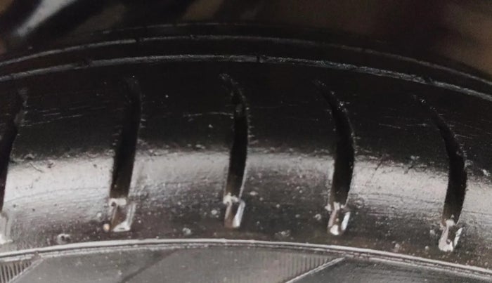 2014 Honda Amaze 1.2L I-VTEC SX, Petrol, Manual, 1,17,644 km, Left Rear Tyre Tread