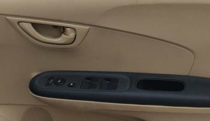 2014 Honda Amaze 1.2L I-VTEC SX, Petrol, Manual, 1,17,644 km, Driver Side Door Panels Control